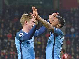 City melhorará os contratos de Sterling e De Bruyne. EFE