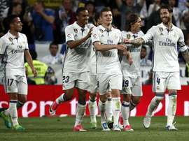 Les joueurs du Real Madrid célèbrent leur victoire contre Séville en Liga. EFE