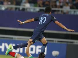 Le joueur de la sélection anglaise U20 Solanke, avant d'inscrire son but contre le Mexique. EFE