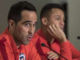 Mauricio Isla desafió a Claudio Bravo. EFE