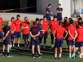Berizzo quiere apuntalar cuanto antes todas las posiciones de su plantilla. EFE