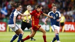 España cae ante Escocia, pero pasa a cuartos gracias a las inglesas