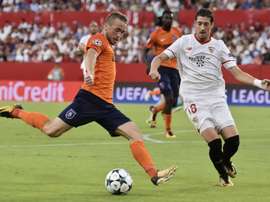 Sevilla e Istanbul Basaksehir empataram a 2 gols. EFE