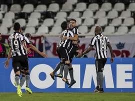 Botafogo se impuso por 2-1 al actual líder. EFE