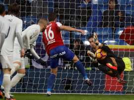 Diego Mariño (d), uno de los porteros procedente de la cantera del Villarreal. EFE/Archivo