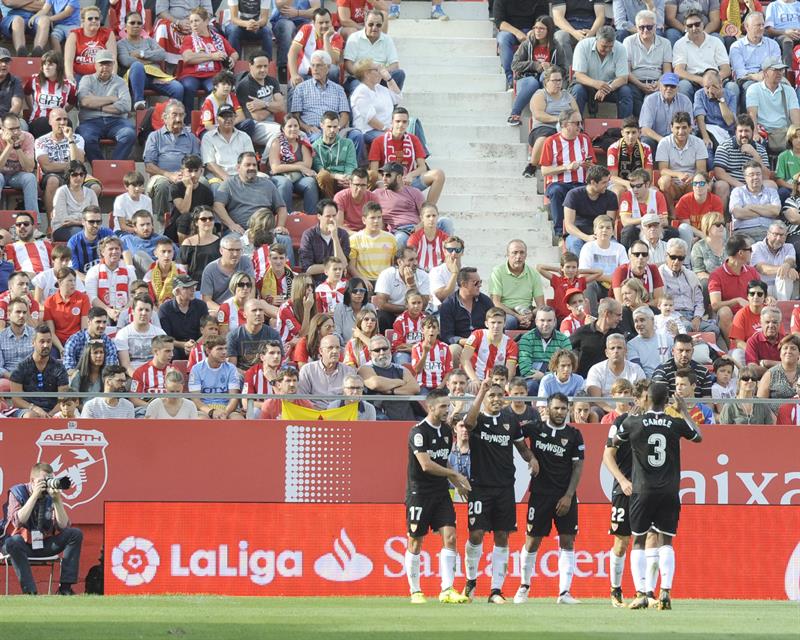 Miguel Layún aparece en el triunfo del Sevilla