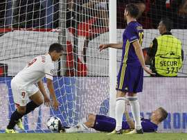 El Maribor plantó cara al Sevilla, pero terminó concediendo tres. EFE