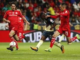 Quintero fue pitado por los aficionados 'azulcremas'. EFE