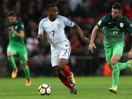 Técnico do Kosovo brinca sobre Sterling. EFE