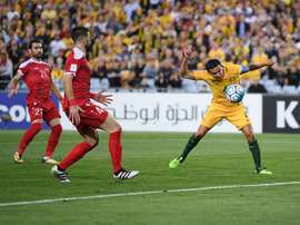 El veterano Cahill volvió a ser el salvador de Australia. EFE