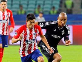 Dino Ndlovu chases Gaitan in the CL clash with Atletico. EFE