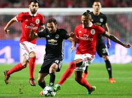 El United ganó al Benfica gracias a un clamoroso error de Svilar. EFE