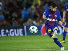 Messi anotó de falta ante el Alavés. EFE