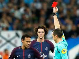 Neymar fue expulsado en el choque ante el Olympique de Marsella. EFE