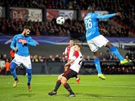 O Feyenoord recebeu e venceu o Napoli por 2-1. EFE