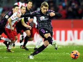 Petersen marca de grande penalidade. EFE