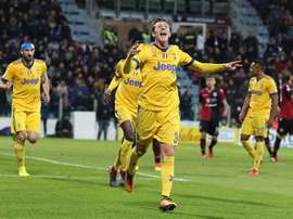 Bernardeschi celebra o gol apontado e que valeu os três pontos à Juve. EFE