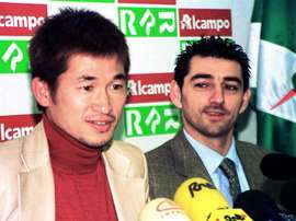 Kazu Miura ha renovado con su equipo con casi 51 años. EFE/Archivo