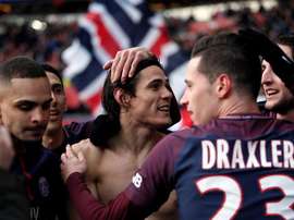 Edinson Cavani celebra o record e mais gols no PSG