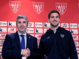 Iñigo Martínez se mostró satisfecho con el punto rascado al Real Madrid. EFE