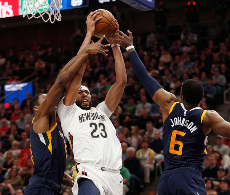 Davis (c) acabó como líder del ataque de los Pelicans tras conseguir 38 puntos (14-24, 3-6, 7-7), 10 rebotes --nueve defensivos-- y poner dos tapones, que ayudaron al equipo de Nueva Orleans a ganar 11 de los últimos 12 partidos que han disputado contra los Pistons. EFE/Archivo