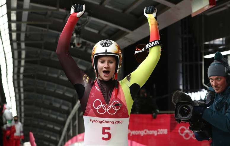 La alemana Natalie Geisenberger, que ya ganó el oro en Sochi 2014 y el bronce en Vancouver 2010, repitió este martes título olímpico con su victoria en la prueba de luge de los Juegos de PyeongChang. EFE