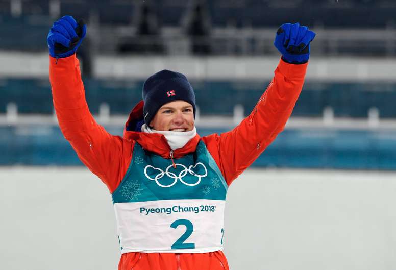 El fondista noruego Johannes Hoesflot Klaebo, de 21 años, logró este martes en el esprint de estilo clásico de los Juegos de PyeongChang (Corea del Sur), en lo que hace su debut, su primer oro olímpico. EFE