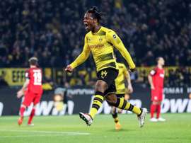 O Dortmund bateu o Stuttgart por 3-0. EFE