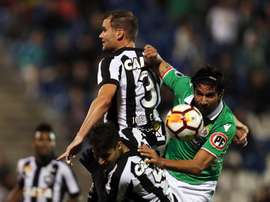 El delantero uruguayo dirá adiós al conjunto chileno. EFE