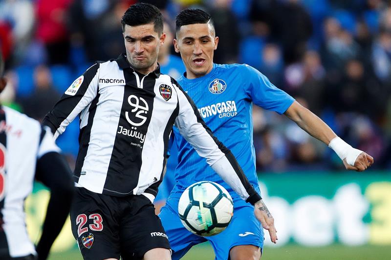 Atlético vence 3-0 al Levante y protege el segundo lugar