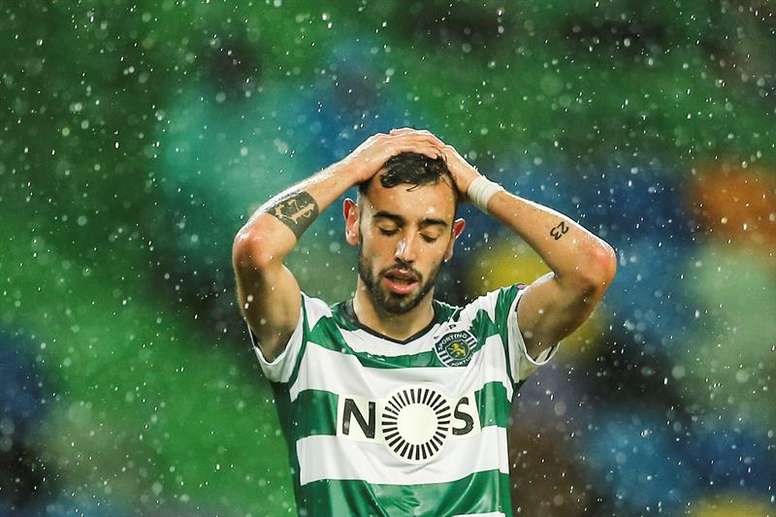 Bruno Fernandes, que aparece en el horizonte del Barcelona, se lamenta con el Sporting de Portugal (Foto: EFE).