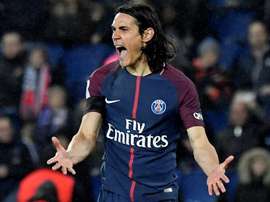Cavani evitó la derrota del PSG ante el Guingamp. EFE
