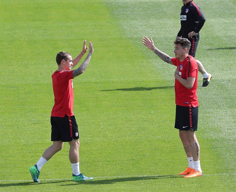 Siguiente Artículo Artículo previo
Pin Giménez se retiró del entrenamiento por precaución. EFE Whatsapp Twitter Facebook Comentarios 0