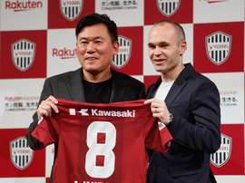 Iniesta apresentado no Vissel Koba. EFE