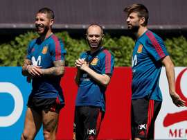 Sergio Ramos y Gerard Piqué son los puntales que sostienen la zaga española. EFE/Archivo