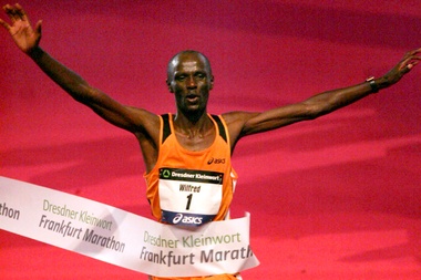 El atleta keniano Wilfred Kigen es fotografiado durante una de sus carreras. EFE/Archivo