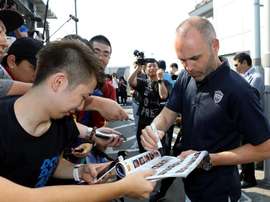 Iniesta, prestes a estrear-se. EFE