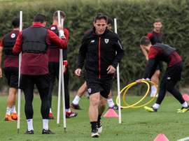 Berizzo anunció la lista para viajar a Alemania. EFE