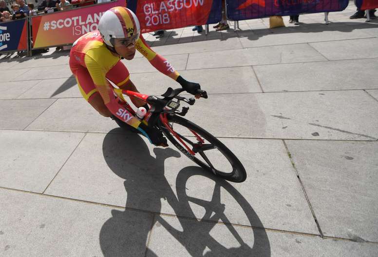 El ciclista español Jonathan Castroviejo compite en la prueba contrarreloj del Campeonato de Europa de ciclismo en ruta en Glasgow (Reino Unido). EFE