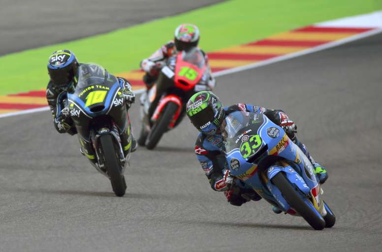 Jaume Masiá persigue (en tercera posición) a Foggia y Bastianini en el GP de Aragón. EFE /Archivo