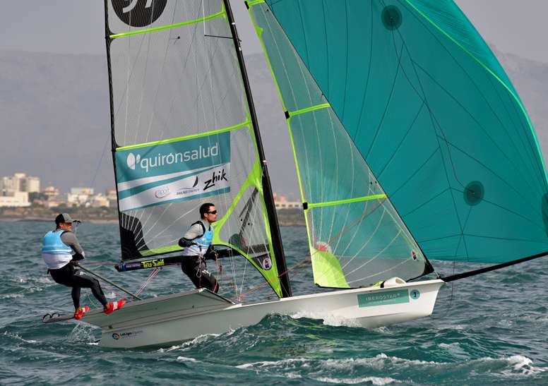 Los regatistas Españoles Diego Botín Le Chever y Iago López Marra, durante la prueba de la clase 49er del 49º Trofeo S.A.R. Princesa Sofía el pasado mes de abril. EFE/Archivo