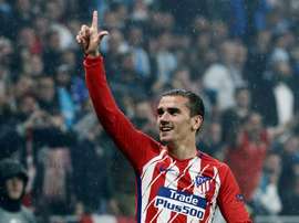 Griezmann celebró su continuidad en el club con un título. EFE