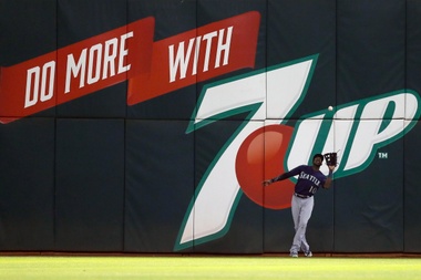 Cameron Maybin de los Marineros en acción durante un partido de béisbol de la MLB. EFE
