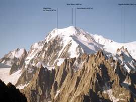 Vista del macizo del Mont Blanc la cima más alta del sistema montañoso y de Europa occidental, en los Alpes septentrionales, tomada desde el noroeste. EFE/Archivo