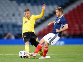 Ryan Fraser (R) has withdrawn from the Scotland squad due to injury. EFE