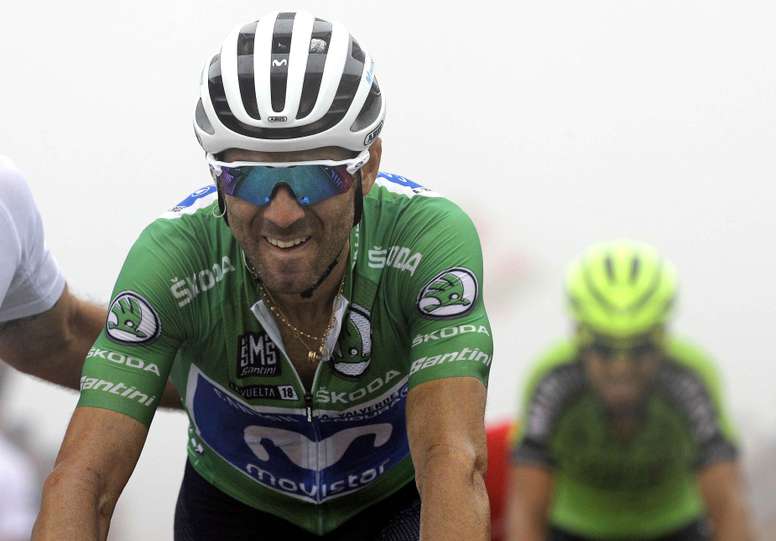 El corredor español del equipo Movistar Alejandro Valverde, durante la decimoséptima etapa de la Vuelta disputada entre Getxo y el Monte Oiz (Vizcaya), con un recorrido de 157 kilómetros. EFE