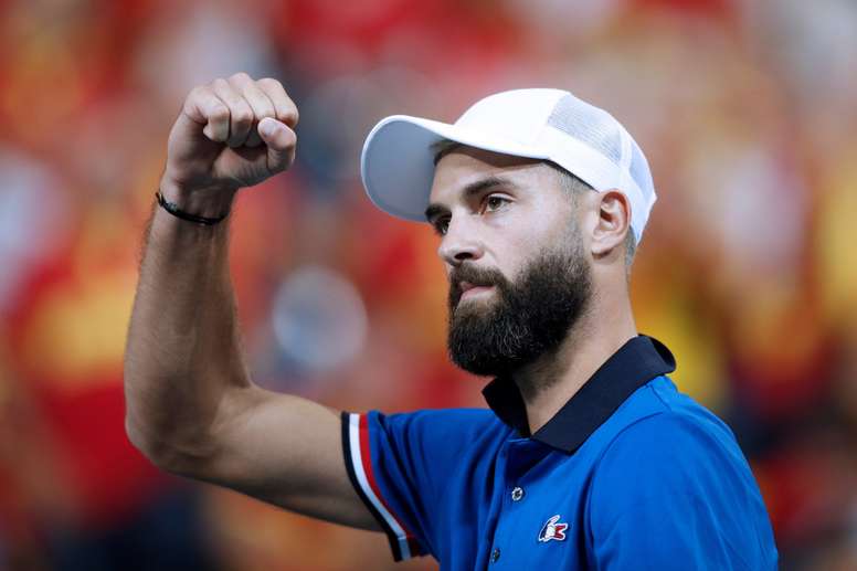 El francés Benoit Paire celebra la victoria conseguida ante el español Pablo Carreño, en el primer partido de la semifinal de la Copa Davis de tenis que se disputa en Villeneuve-dAscq, cerca de Lille, Francia, el 14 de septiembre del 2018. EFE