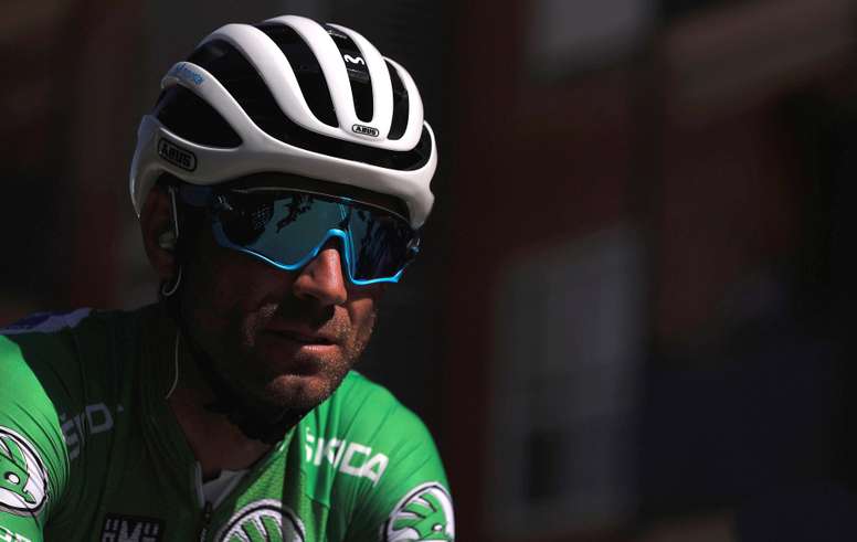 El español Alejandro Valverde (Movistar), antes de la decimoctava etapa de la Vuelta ciclista disputada entre Ejea de los Caballeros y Lleida, de 186,1 km. EFE