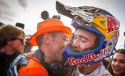 El corredor holandés Jeffrey Herlings (d) se ha proclamado campeón del mundo de MXGP en Assen, Holanda. EFE/EPA
