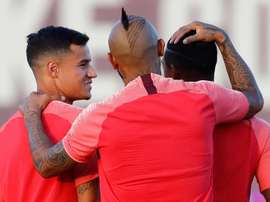 Malcom menace Coutinho. EFE